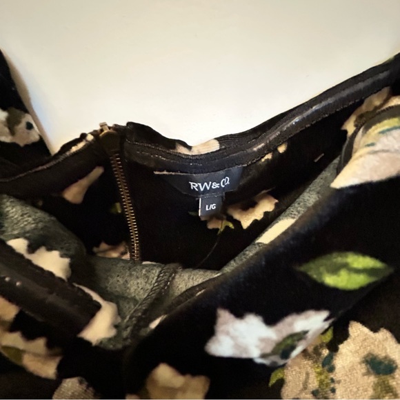 RW&CO Velour Strapless asymmetrical floral top - Picture 3 of 3